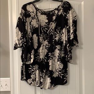 Oversized Billabong black and cream floral top M